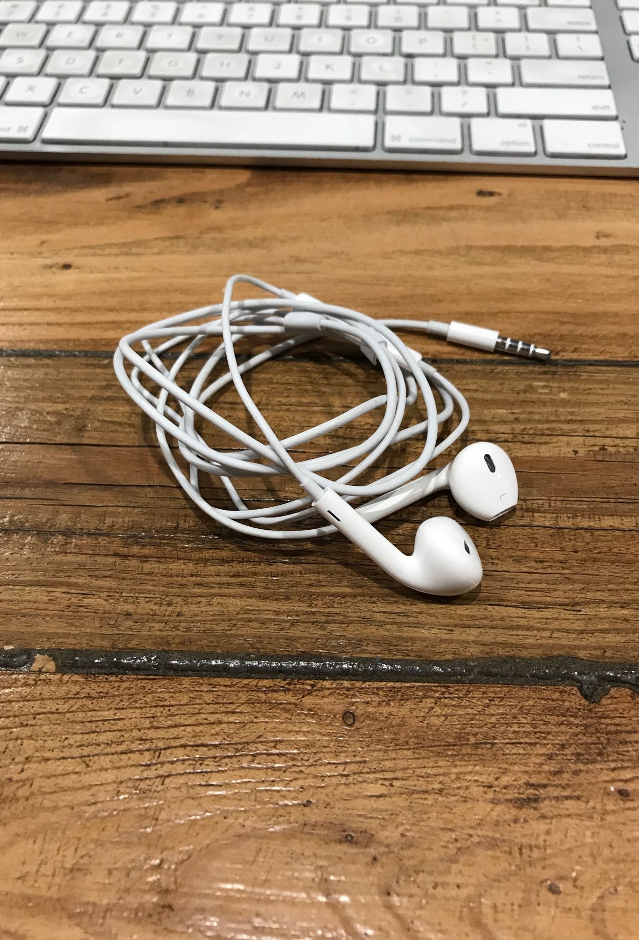 Genuine apple EarPods earbuds headphones