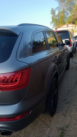 Clean title 2013 Audi Q7 1 75,000 MI