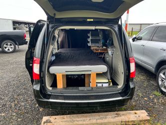 2011 town and country CAMPER VAN