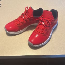 Jordan 11 CMFT Low "University Red/White/Black"