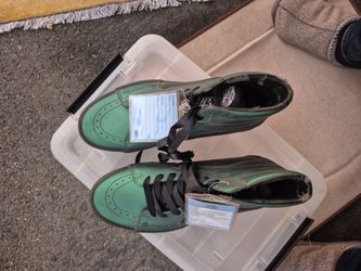 Vans stylish skateboarding shoes