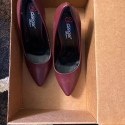 Brand New Size 8 1/2 Never Worn  Maroon High Heels 
