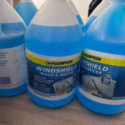 8 units Streak-free formula removes ice, frost, and road grime.