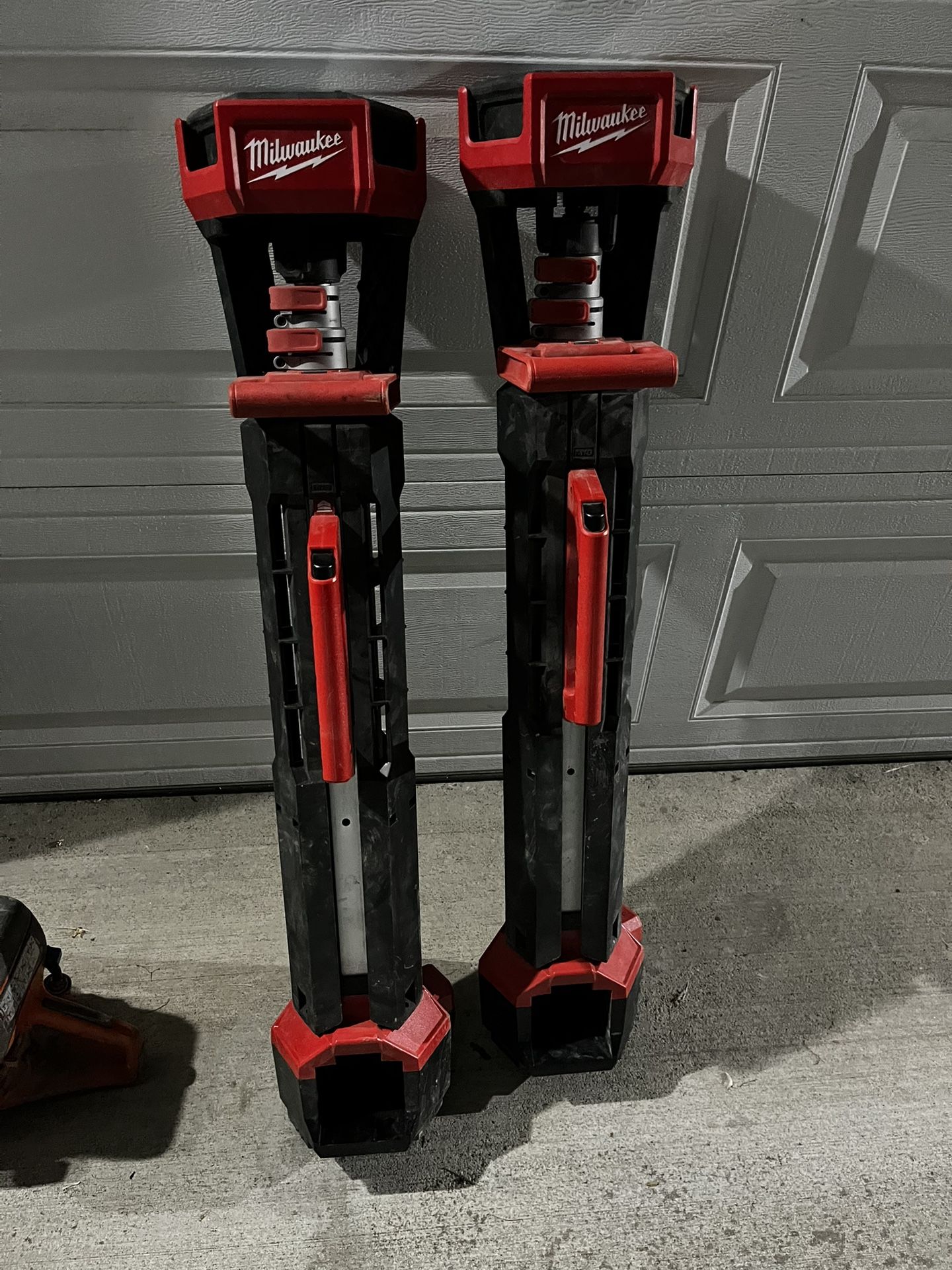 Milwaukee M18 ROCKET Dual Power Tower Lights