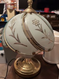 Touch base lamp