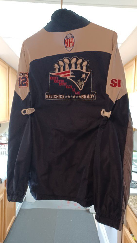 NFL men's Tom Brady large wind breaker.