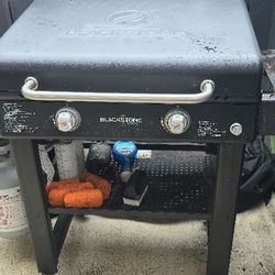 Blackstone 4-Burner Liquid Propane Outdoor Griddle with Hood in Black