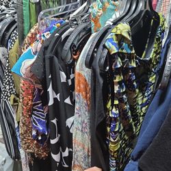 25 +PC SZ MED WOMENS CLOTHS 