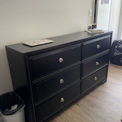 Queen Bedroom Set $175 For All 