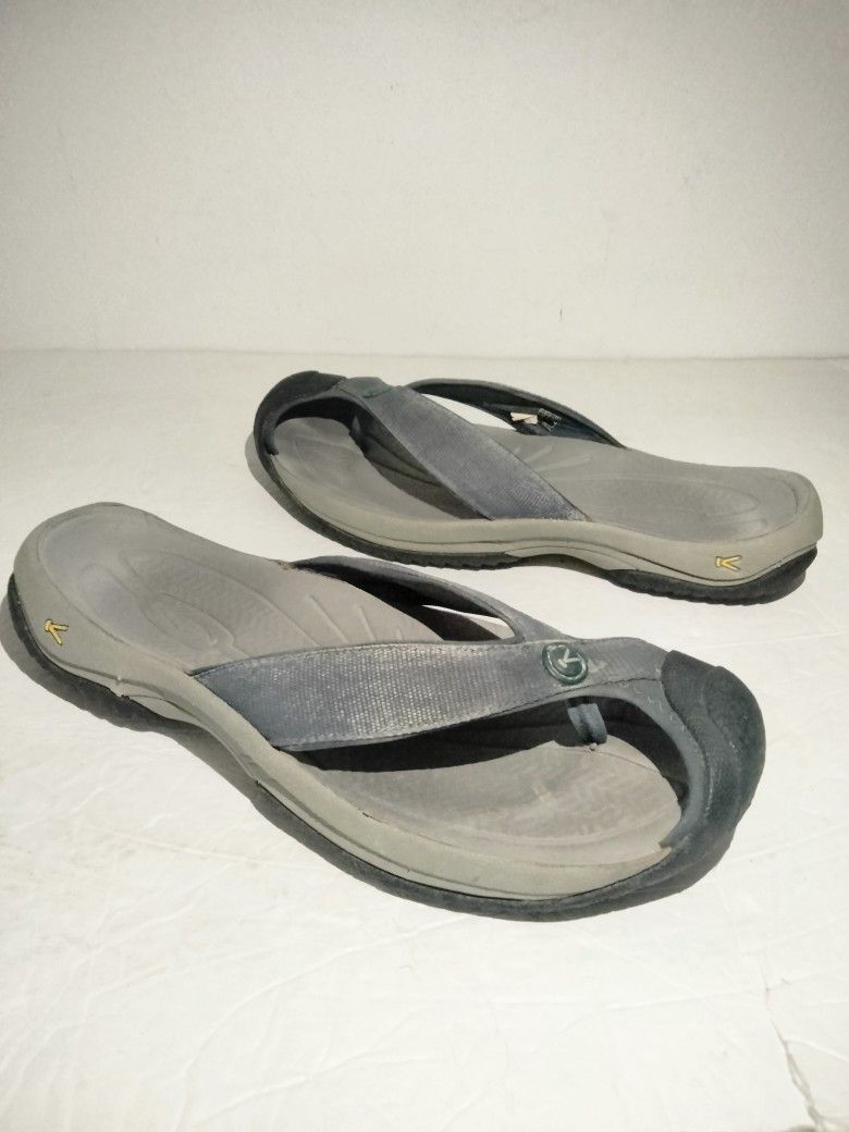 Keen Women's Size 9 Closed Toe Cap Flip Flop Thong Sandals
