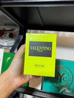 Valentino Donna Born in Roma Yellow Dream EDP