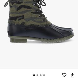 Weatherproof  Men's Camouflage Waterproof Boots Shoes Green  Men’s size 10 