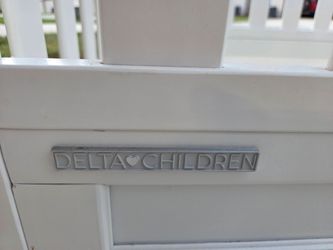 Delta  Children Emery White 4 in 1 Convertible Baby Crib