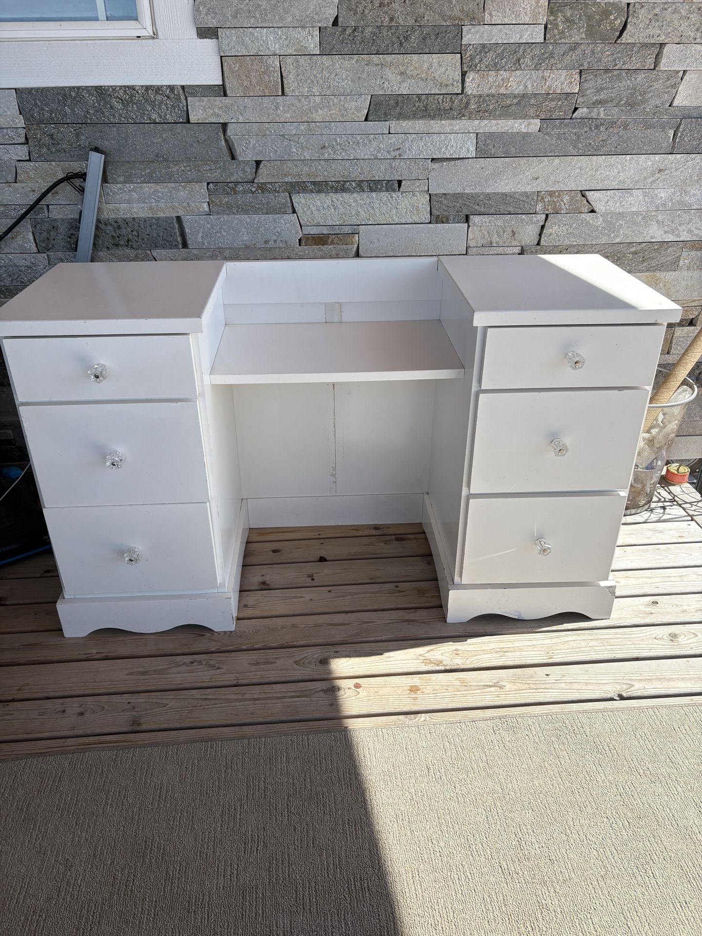 Desk/vanity