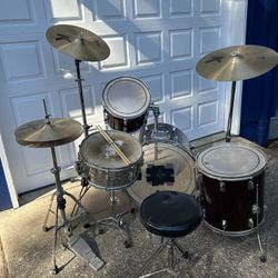 Pearl 4 piece drum set with Zildjian cymbals