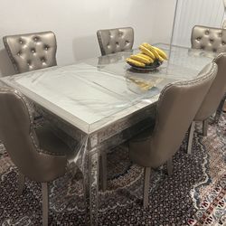 Beautiful Modern Dinner Table 