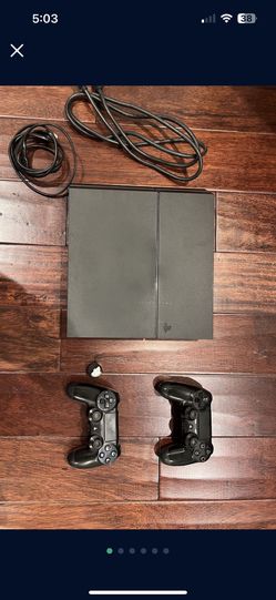PS4 and Controllers