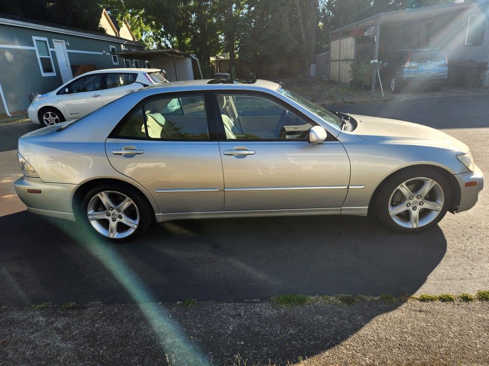 2002 Lexus IS 300