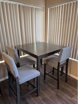 Table set (with 4 chairs)