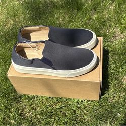 NWT Amazon Essentials Women’s Slip On Shoes NEW Size 7.5 Navy Comfortable New
