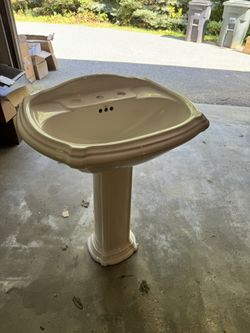 Pedestal Sink + Wall Hangar