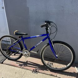 Trek Mounting Bike