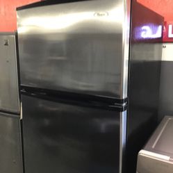 Whirlpool 17 Cu Ft Top And Bottom Black And Stainless Steel Fridge. 1 year Warranty 