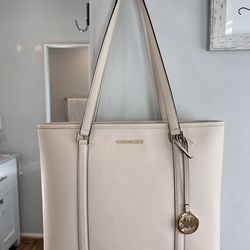 Michael Kors bag ( New)