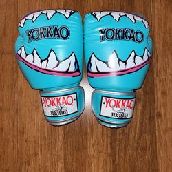 Yokkao Sharknado Gloves Muay Thai *NO FIRM*
