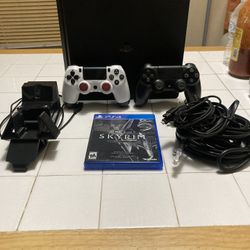 Sony PlayStation 4 Slim 500GB Skyrim Bundle