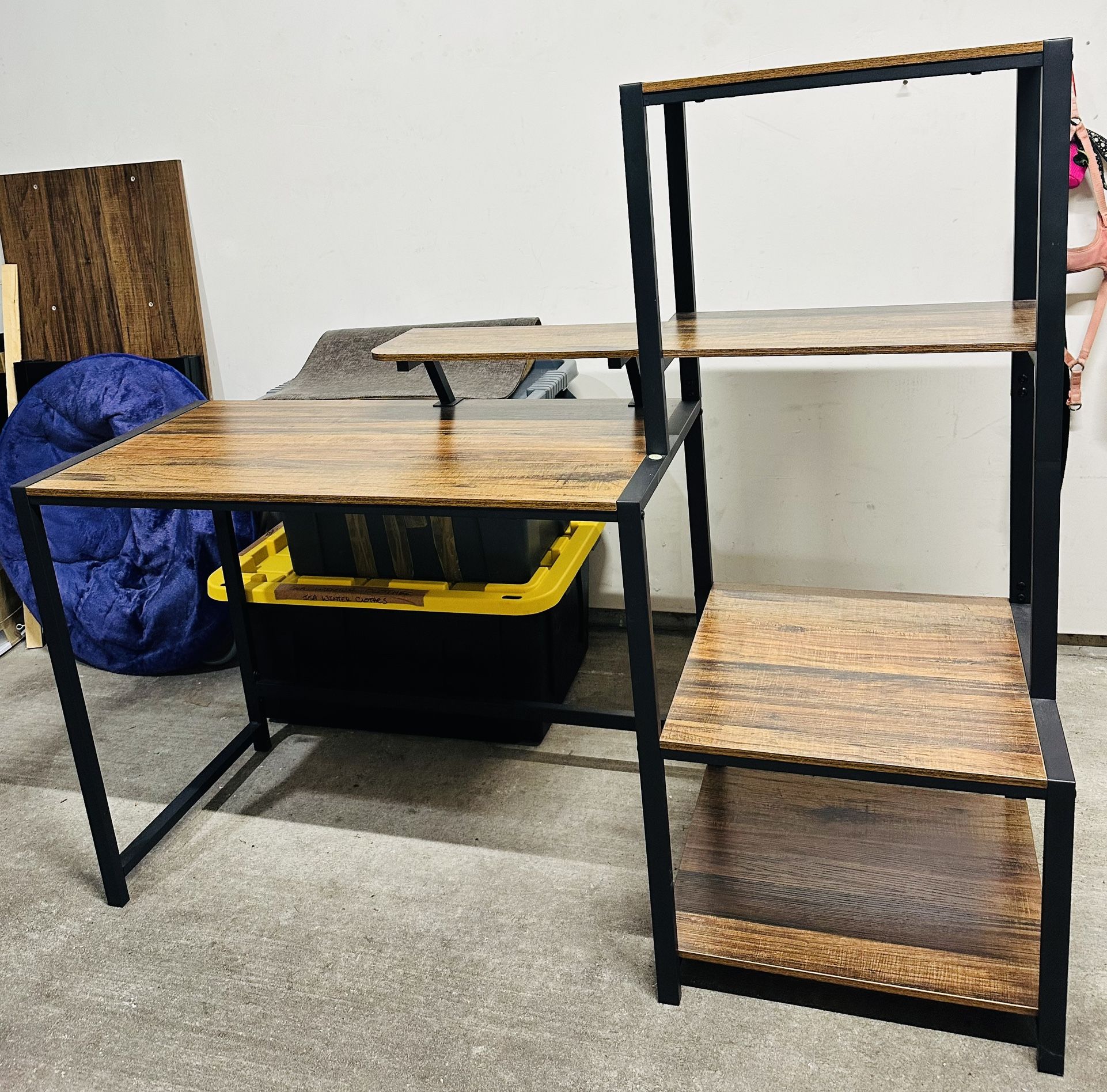 Desk with Shelves – Like New! Perfect for a Home Office
