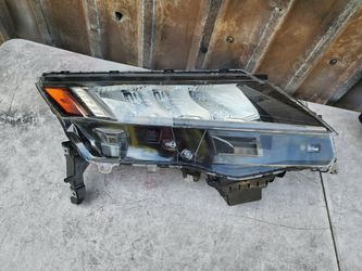 2020-2021 Mitsubishi Outlander Sport Headlight Passenger Right Side OEM