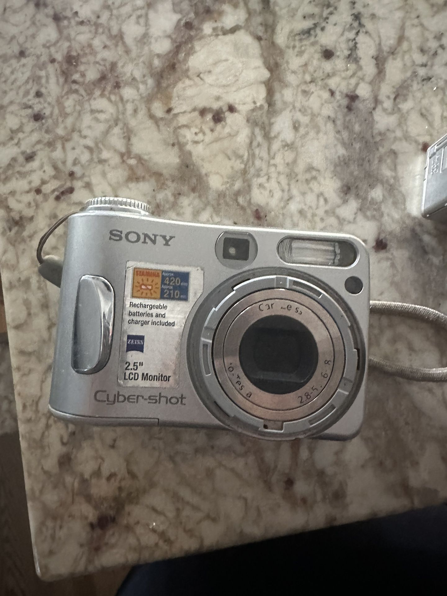 Camera Sony Cyber-shot DSC-S90 4.1MP Silver Digital Camera