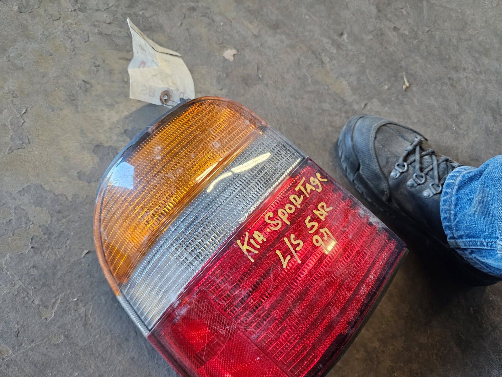 97 Kia Sportage L/S Taillight