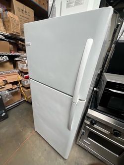 Frigidaire Top-Freezer Refrigerator White