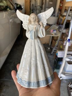 Lldaro Angel Figurine Tree Topper, Has Damage