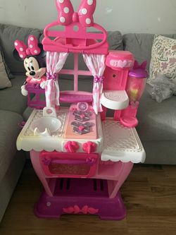 Minnie Mouse Happy Helpers Brunch Cafe, Play kitchen. Age 3 Up