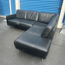 Black Leather Sectional. Free Delivery 🚚 