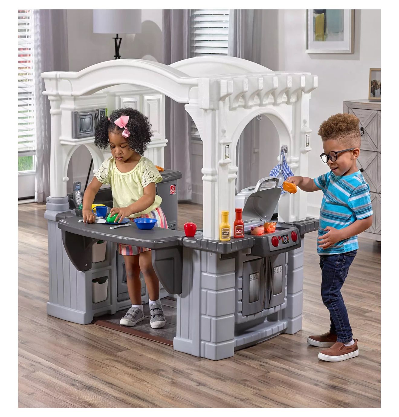 (Used) Step2 Grand Walk-In Classic Kitchen & Grill Pretend Playset
