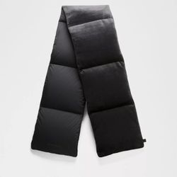 Lululemon WUNDER PUFF VELOUR SCARF IN BLACK