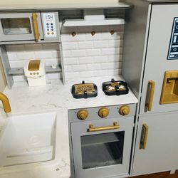 Toddler Play Kitchen 