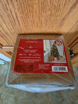 ARTIFICIAL CHRISTMAS TREE