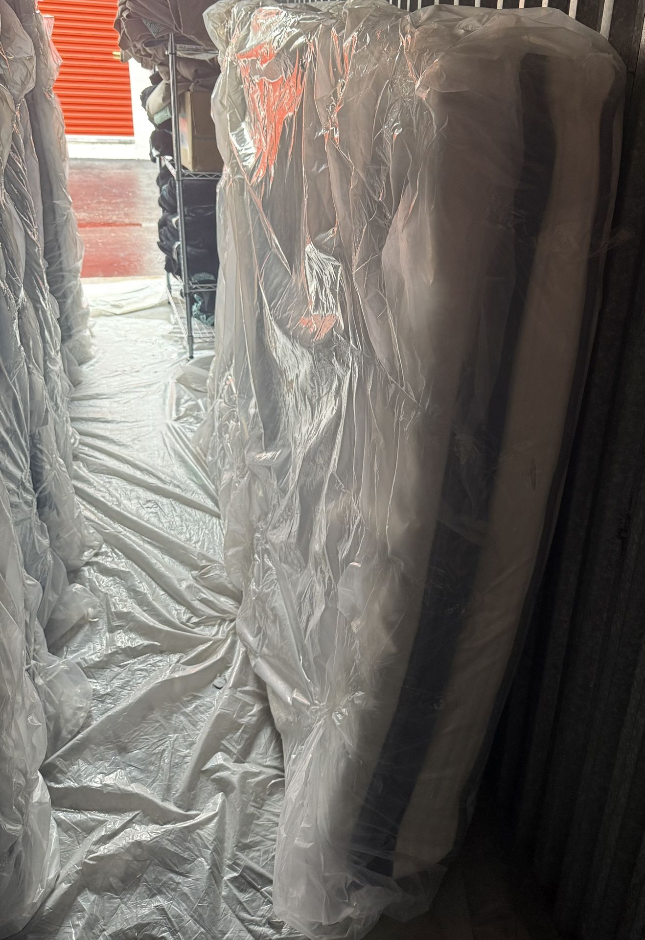 Zinus 9-Inch Queen Hybrid Mattress – Medium Firm, Memory Foam & Innerspring, used like new