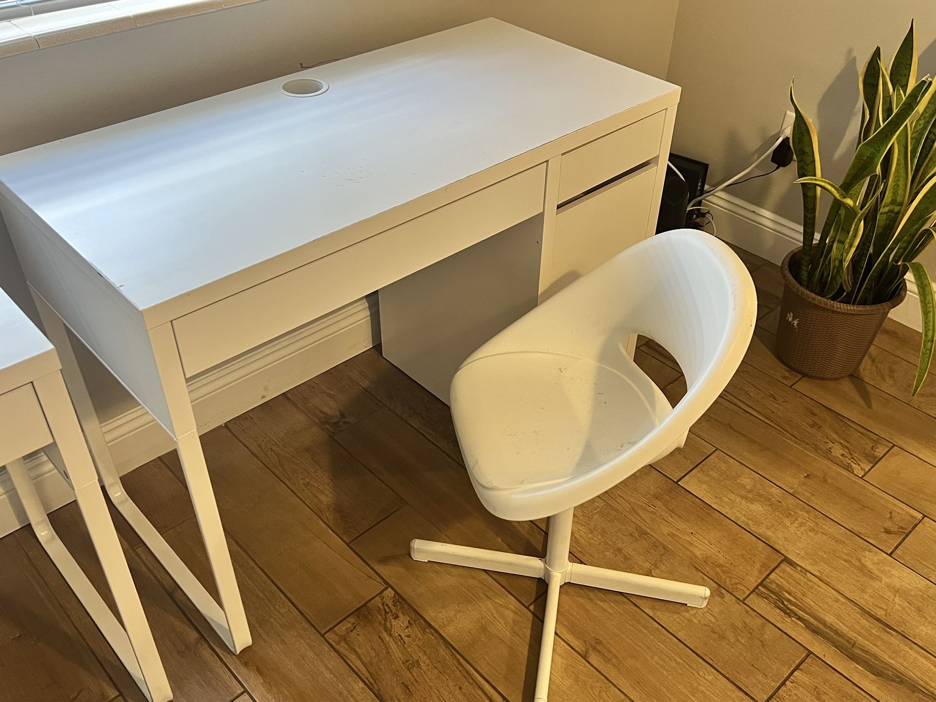 2 White Modern Desks with Matching Chairs – Great for Students