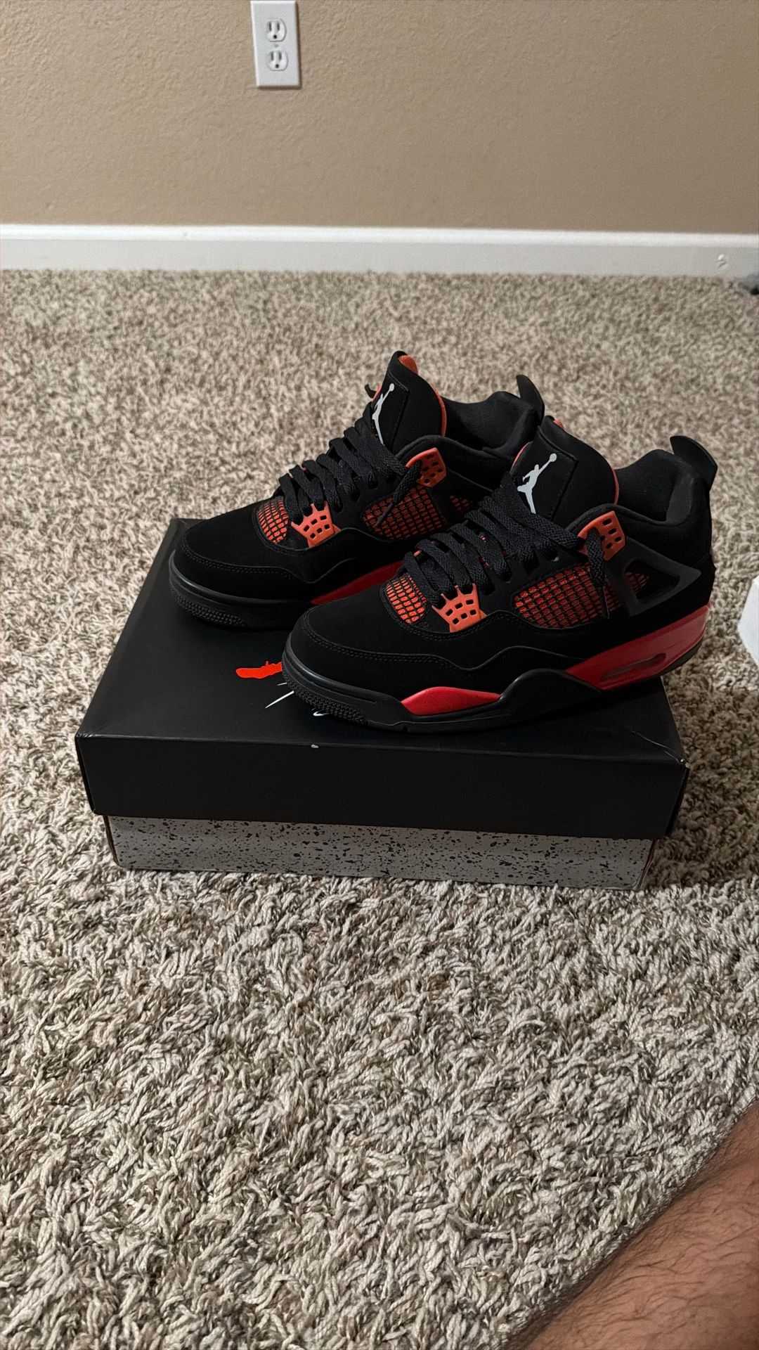 Jordan 4 Red Thunder’s Size 8