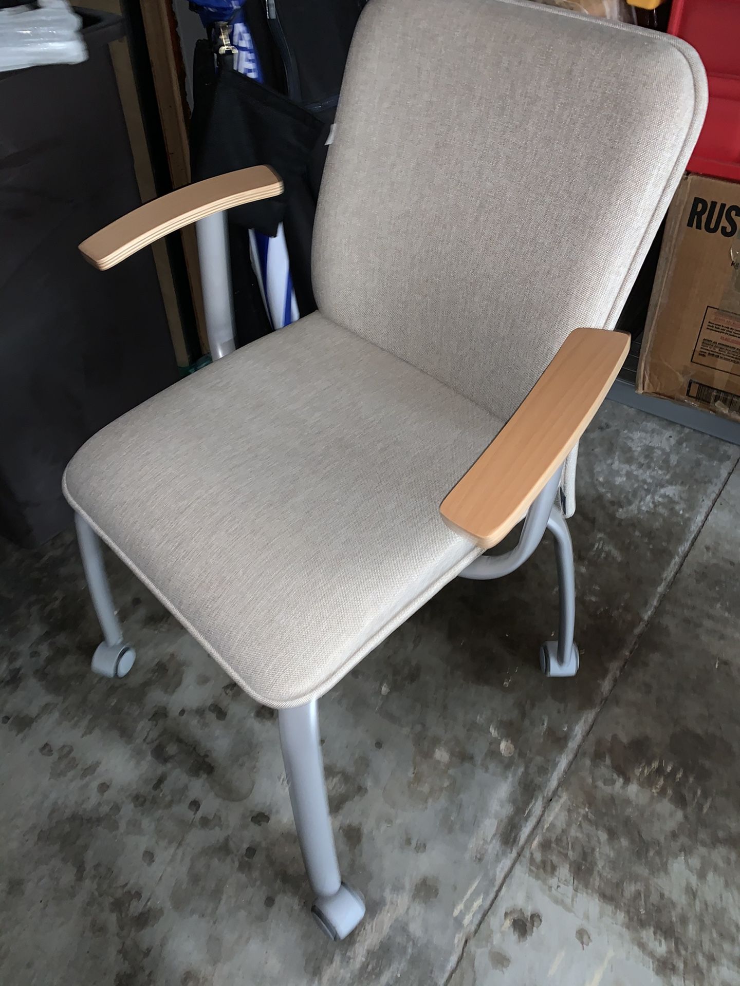 Desk Chair w/Fixed Maple Arms on Silver Metal Frame