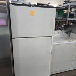 Kenmore Full Size 21cf Top Freezer Fridge Free Local Delivery 