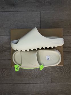 Yeezy Slides Size 10
