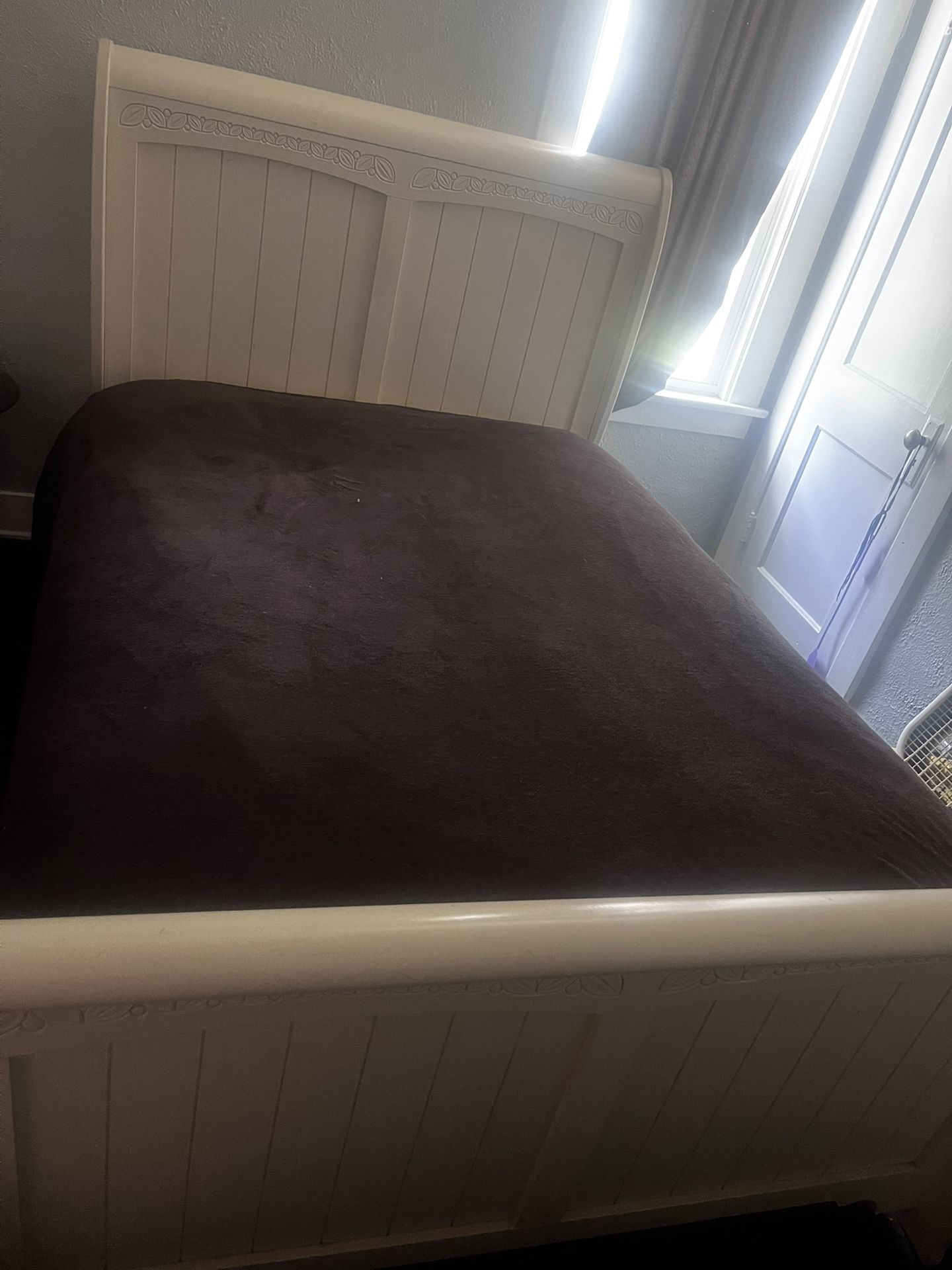 Solid Oakwood Bed (full)
