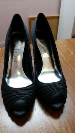 Size 8m ..Peep toe pumps "White H/Black M
